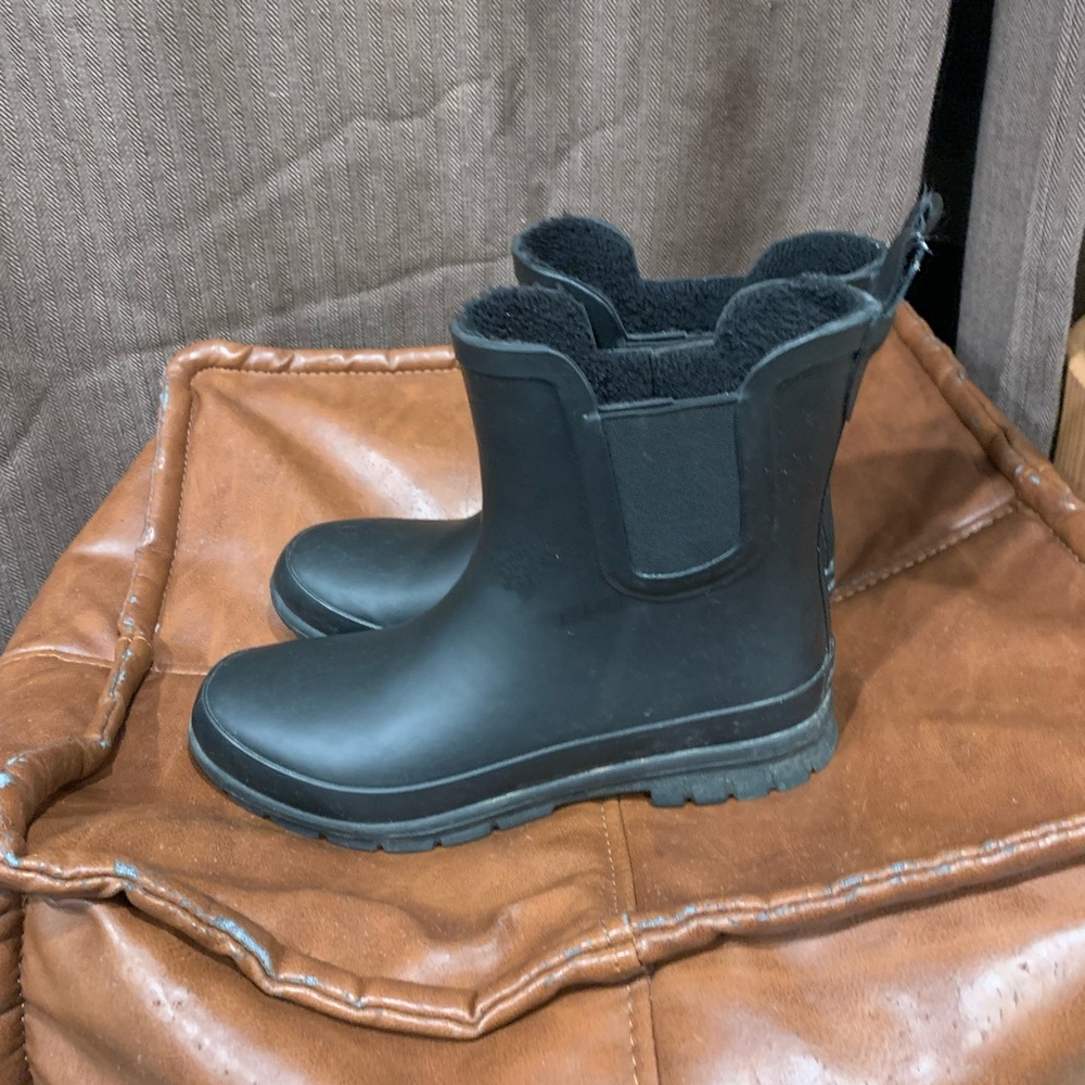 Eddie Bauer Victoria Chelsea ankle rain winter boots